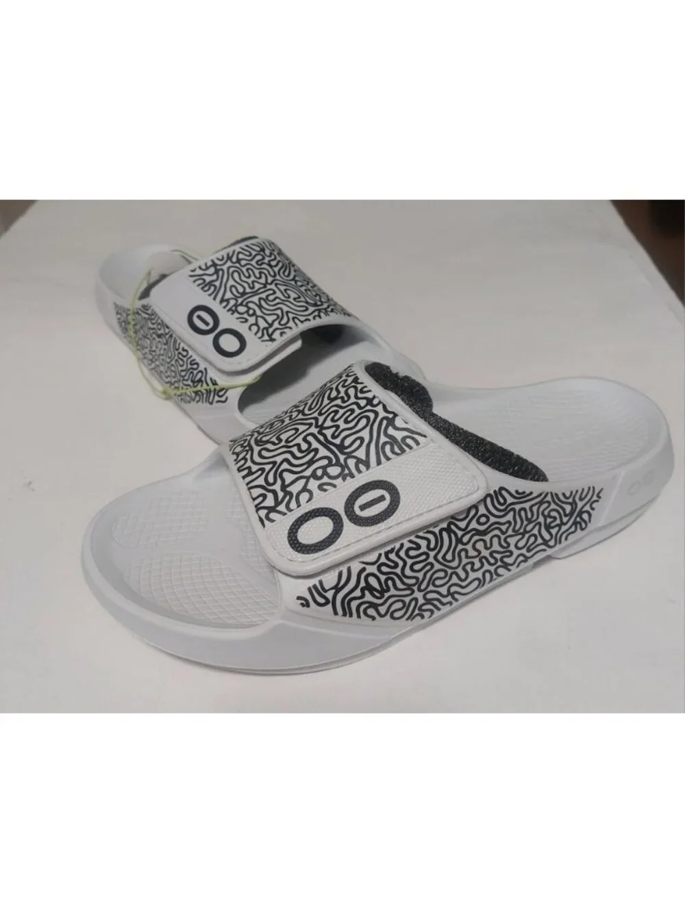 White Labyrinth OOFOS Ooahh Sport Flex Slide Mens Size 11 Womens 13 Sandals Shoe - Picture 4 of 9